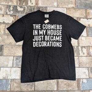 The Cobwebs in my house just became decorations Humor Graphic Tee Medium Black